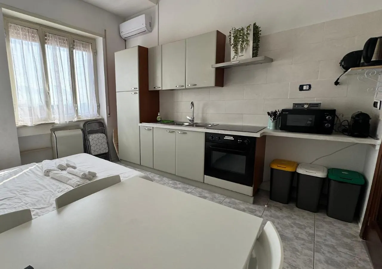 Apartament Corso Novara - 8 Posti Letto E Self Check-In Vicino La Stazione Centrale Di Napoli